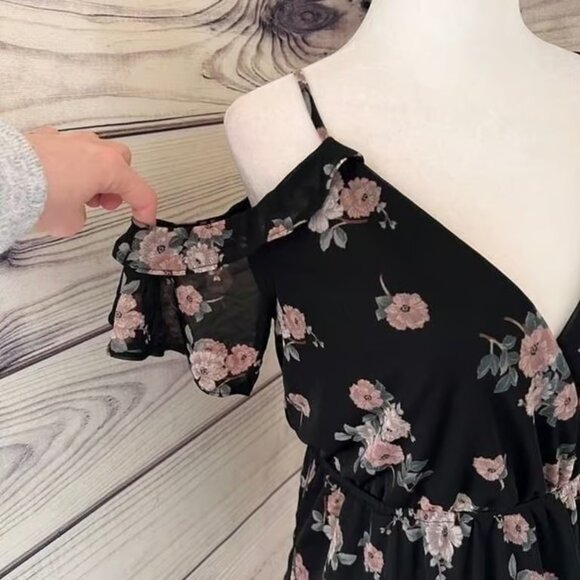 Express Black & Pink Floral Open Back Cold Shoulder V Neck Top - Picture 3 of 4